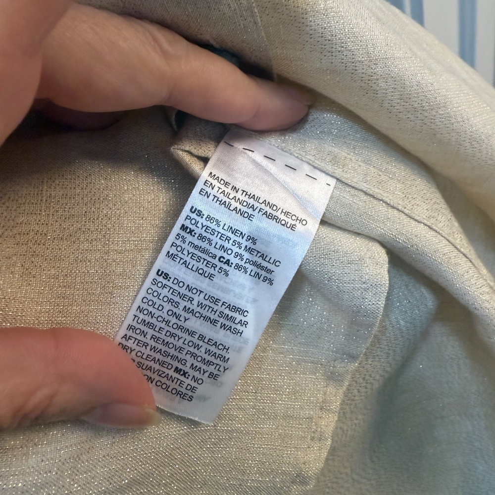 ✨ Chico’s Non-Iron Sparkling Linen Blend Blouse – Size 1 - Picture 8 of 8
